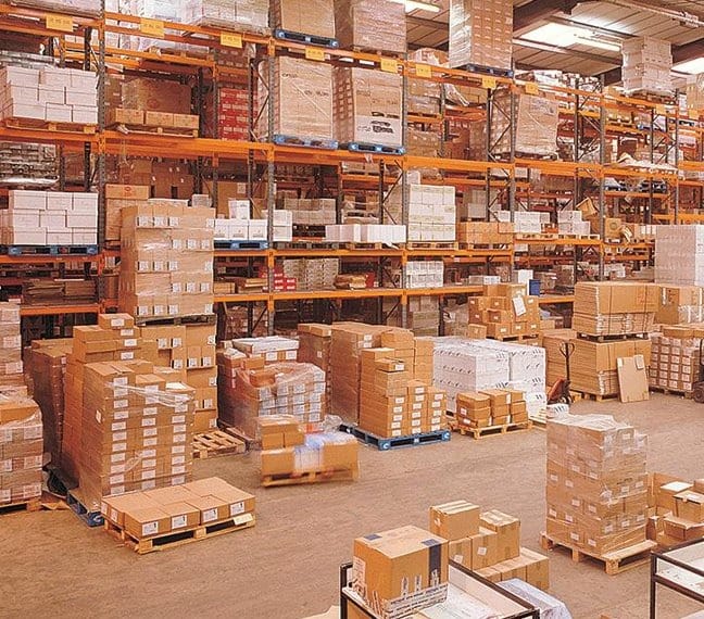 Đóng gói và sắp xếp hàng hóa